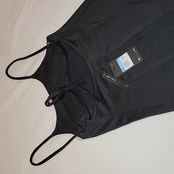 Nike NSW Icon Clash Dress - Picture 8 of 14